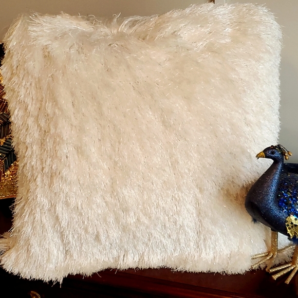 Celebrity Home Other - Gorgeous decorative toss pillow